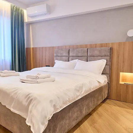 Chanttal Luxury - Academy *