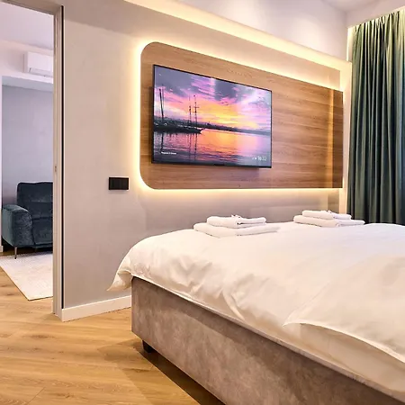 Chanttal Luxury - Academy Apartment *