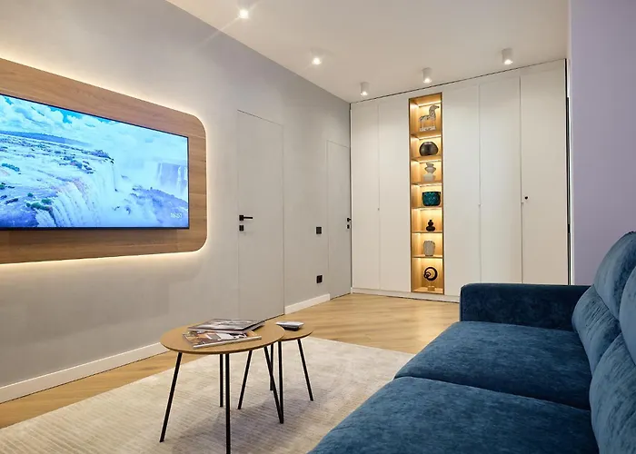 Chanttal Luxury - Academy Bukarest