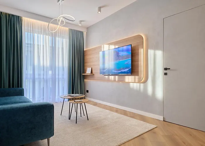 Chanttal Luxury - Academy Apartment *