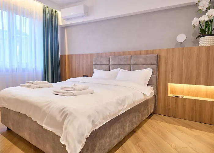 Chanttal Luxury - Academy *