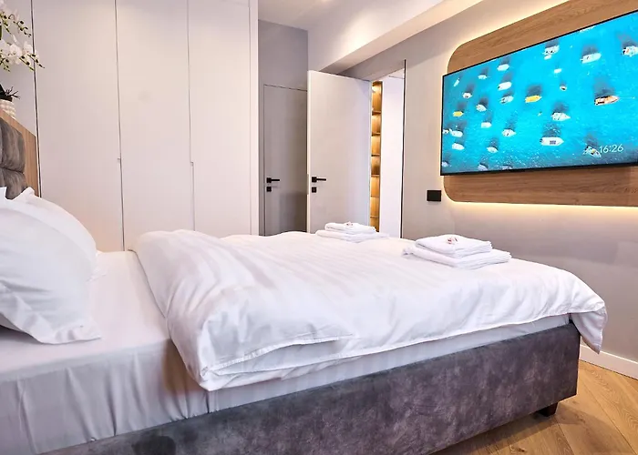 Chanttal Luxury - Academy