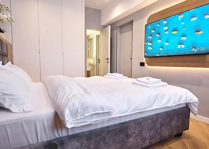 Chanttal Luxury - Academy Bukarest