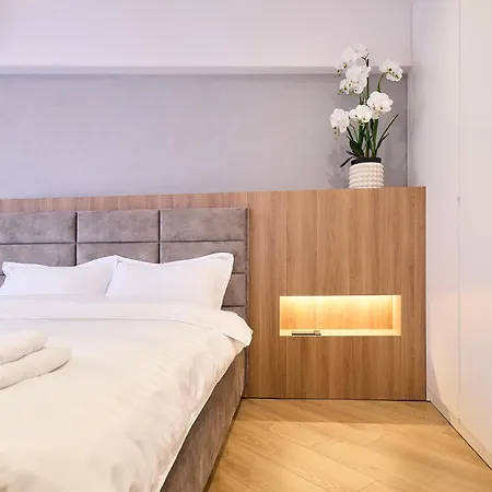 Chanttal Luxury - Academy *