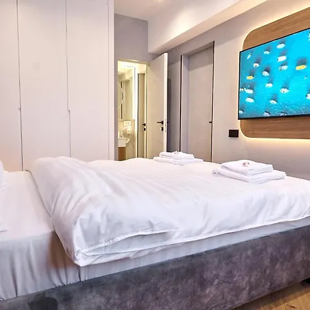 Chanttal Luxury - Academy Bukareszt